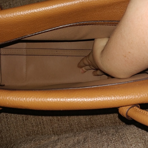 Gently used Michael Koss handbag🔥🙌💯 - Picture 7 of 8